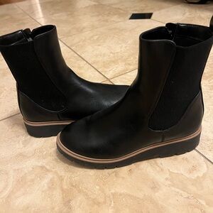 Girls size 4 black boots with zipper